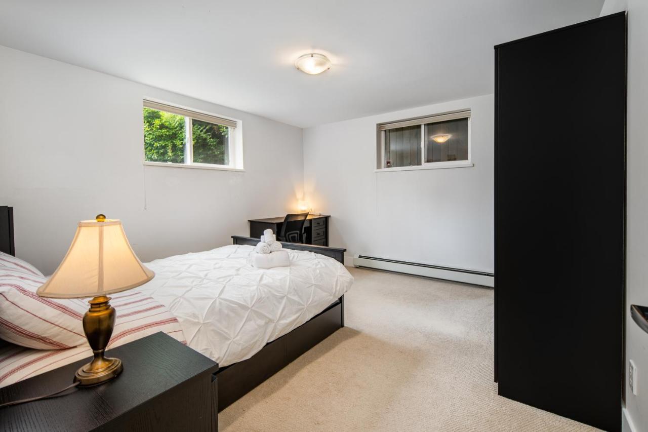 Gorgeous 4 Bedroom Garden Level Suite At Vancouver West & Ubc Exterior photo