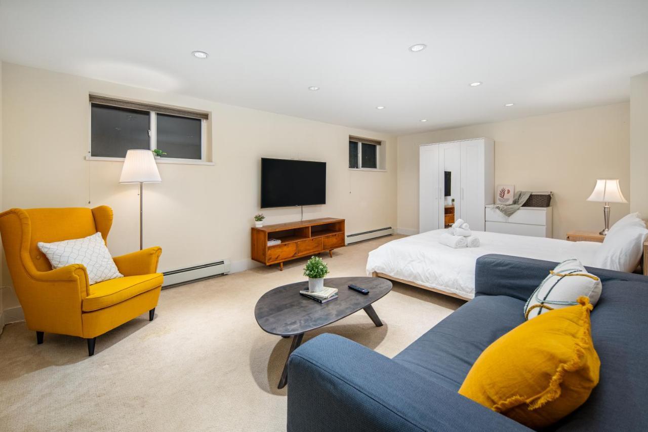 Gorgeous 4 Bedroom Garden Level Suite At Vancouver West & Ubc Exterior photo