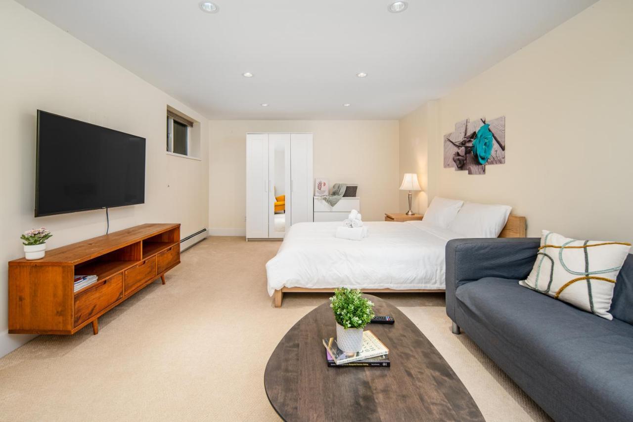 Gorgeous 4 Bedroom Garden Level Suite At Vancouver West & Ubc Exterior photo