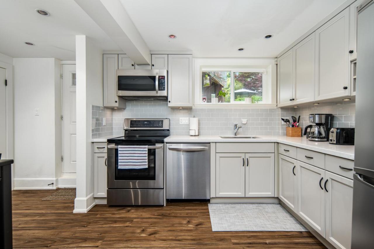 Gorgeous 4 Bedroom Garden Level Suite At Vancouver West & Ubc Exterior photo