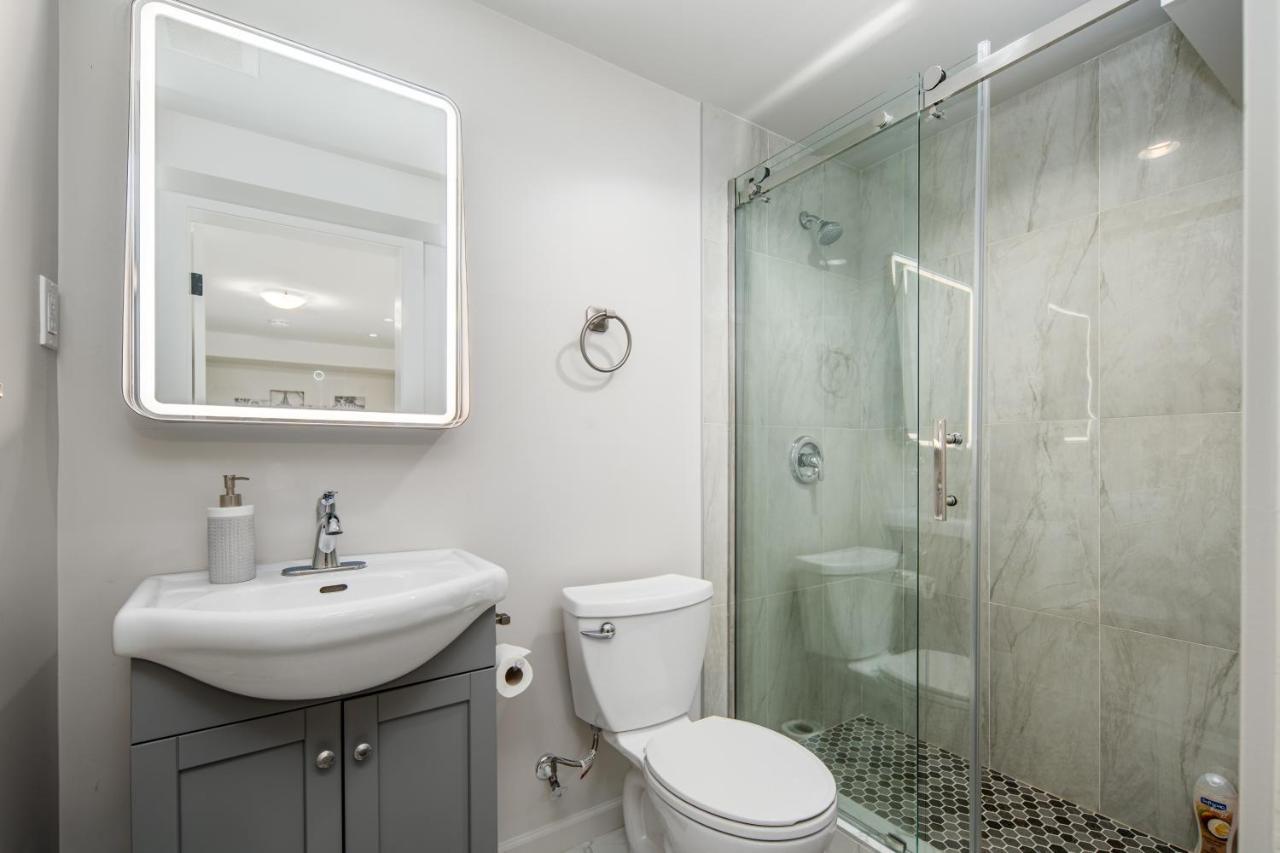 Gorgeous 4 Bedroom Garden Level Suite At Vancouver West & Ubc Exterior photo