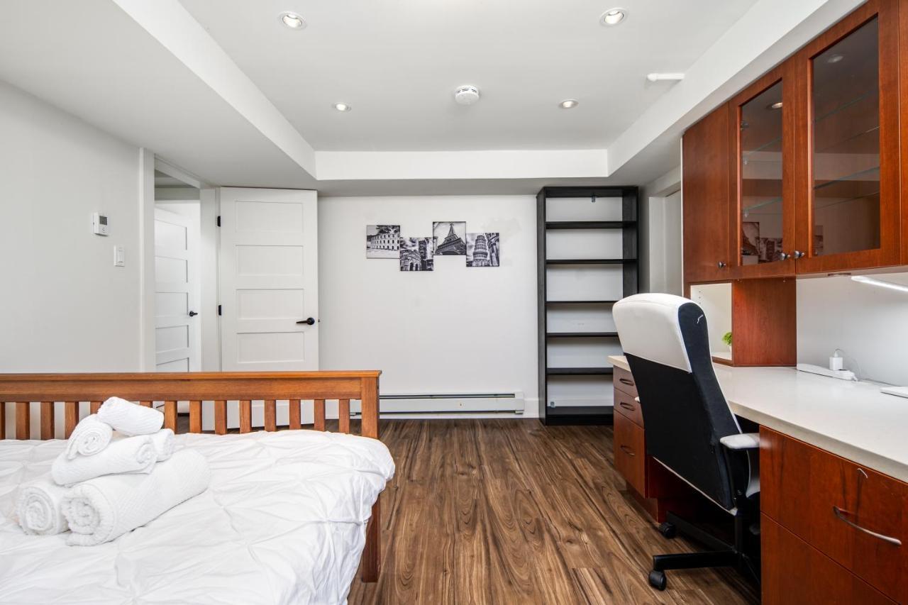 Gorgeous 4 Bedroom Garden Level Suite At Vancouver West & Ubc Exterior photo