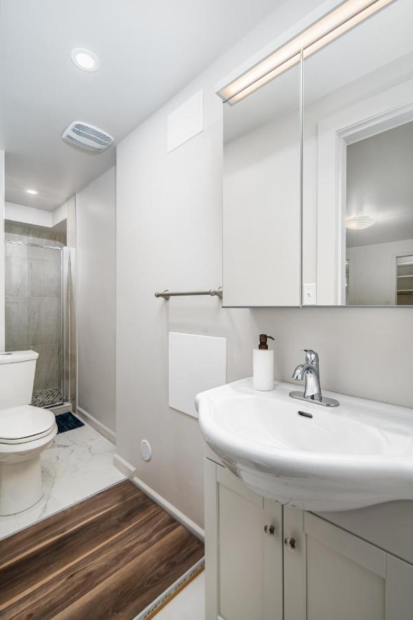 Gorgeous 4 Bedroom Garden Level Suite At Vancouver West & Ubc Exterior photo